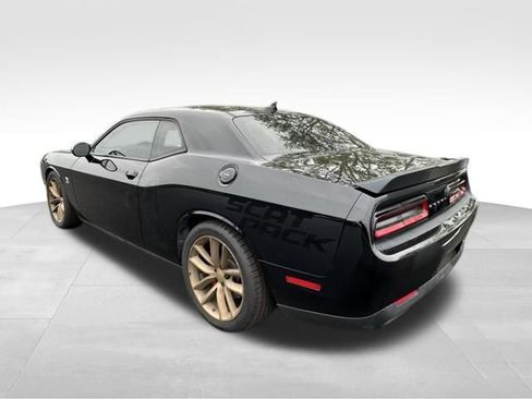 Used 2016 Dodge Challenger R/T Scat Pack w/ Leather Interior Group RWD image 5