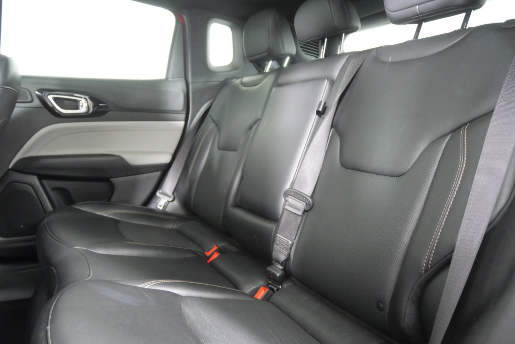 Used 2023 Jeep Compass Limited w/ Sun and Sound Group AWD/4WD image 18