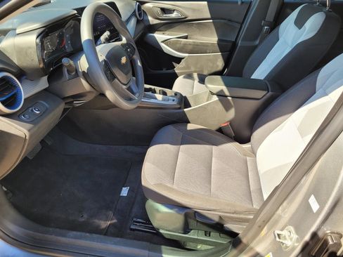 Used 2025 Chevrolet Trax LS w/ LS Convenience Package FWD image 20