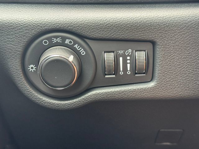 New 2027 Chrysler Pacifica Select AWD/4WD image 25