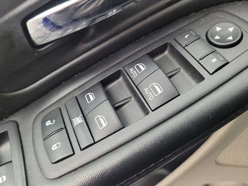 Used 2018 Dodge Grand Caravan SE FWD image 27