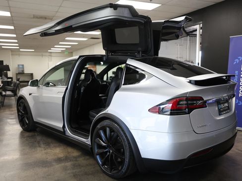 Used 2017 Tesla Model X 90D AWD/4WD image 13