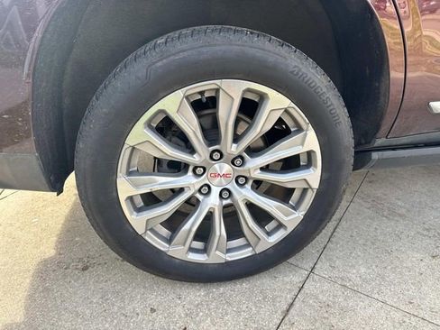 Used 2022 GMC Yukon Denali w/ Denali Premium Package image 5