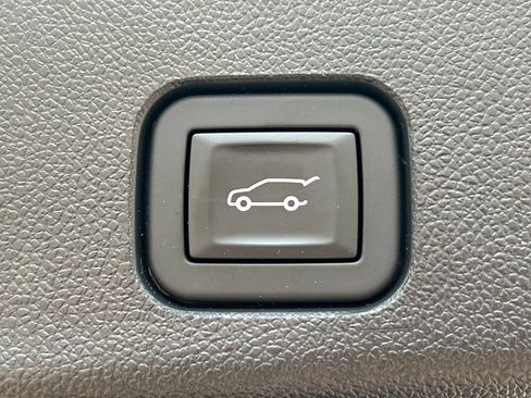 Used 2025 Chevrolet Traverse LT w/ Driver Confidence Package AWD/4WD image 33