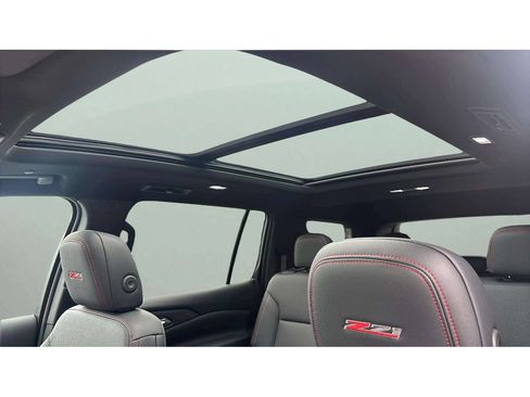Used 2025 Chevrolet Traverse Z71 w/ LPO, Floor Liner Package AWD/4WD image 11