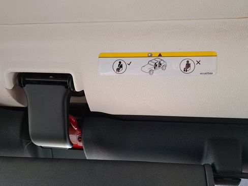 Used 2018 Jeep Wrangler Unlimited Sahara image 20