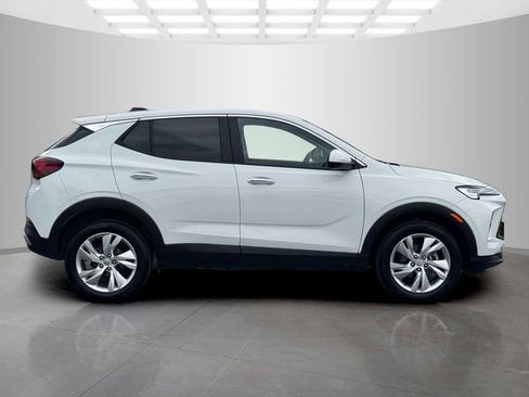 Used 2025 Buick Encore GX Preferred AWD/4WD image 8