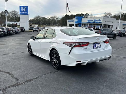 Used 2024 Toyota Camry SE image 23
