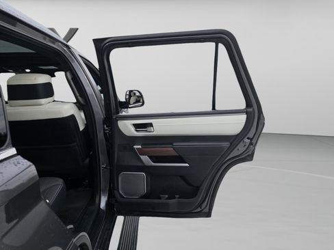 Used 2025 Toyota Sequoia Capstone image 23