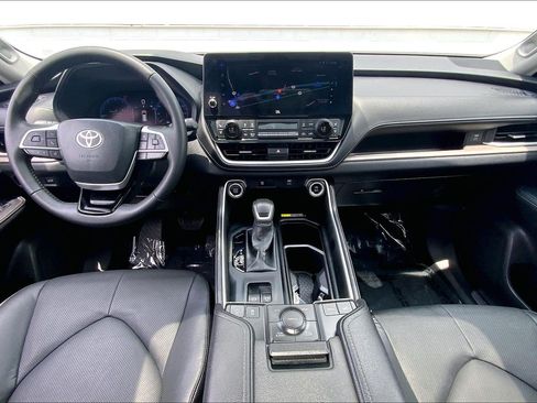 Used 2025 Toyota Grand Highlander AWD image 19