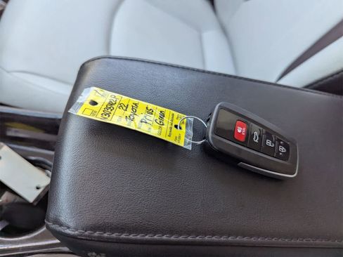 Used 2022 Toyota Prius XLE image 33