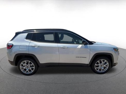 Used 2025 Jeep Compass Limited AWD/4WD image 16
