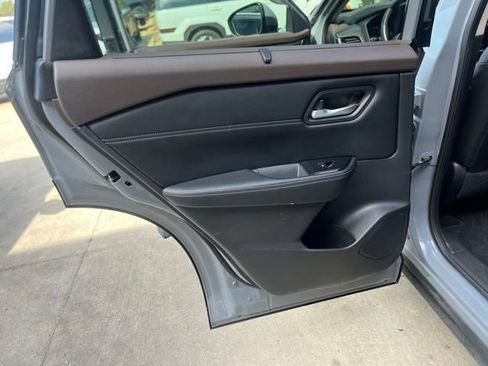 Used 2022 Nissan Rogue SL w/ SL Premium Package FWD image 12