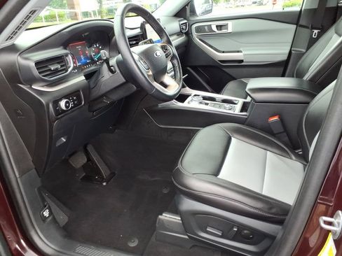 Used 2023 Ford Explorer XLT w/ Equipment Group 202A AWD/4WD image 10