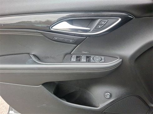 Used 2023 Buick Envision Essence image 12