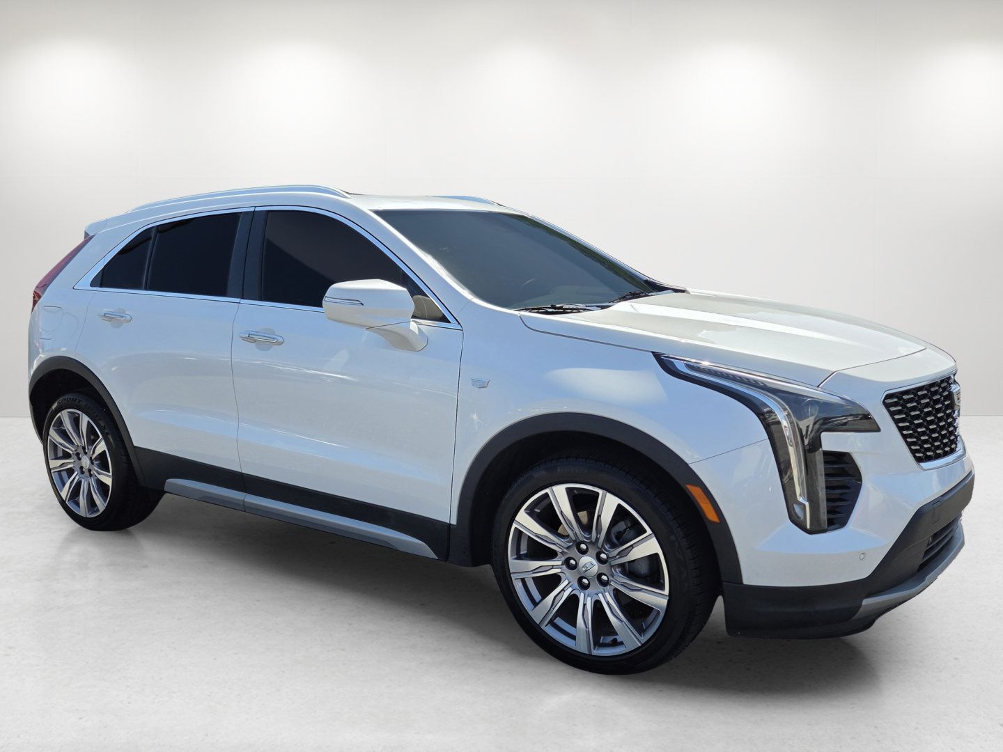 Used 2021 Cadillac XT4 Premium Luxury FWD image 3