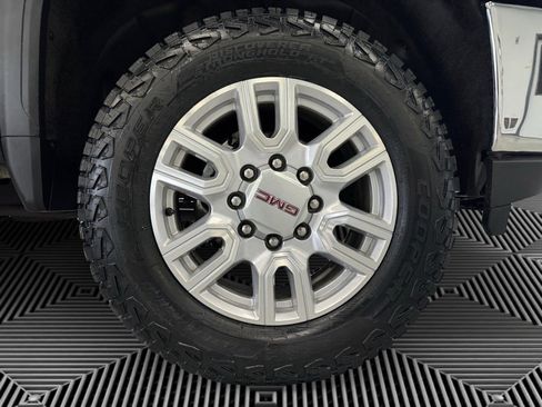 Used 2023 GMC Sierra 2500 SLT w/ SLT Preferred Package image 10