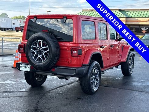 Used 2025 Jeep Wrangler Unlimited Sahara AWD/4WD image 3