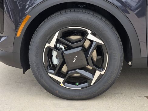 New 2026 Kia Sportage EX FWD image 9