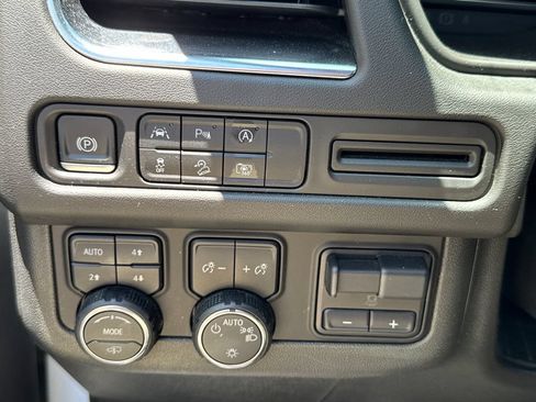 Used 2024 Chevrolet Suburban Z71 w/ Z71 Off-Road Package AWD/4WD image 9