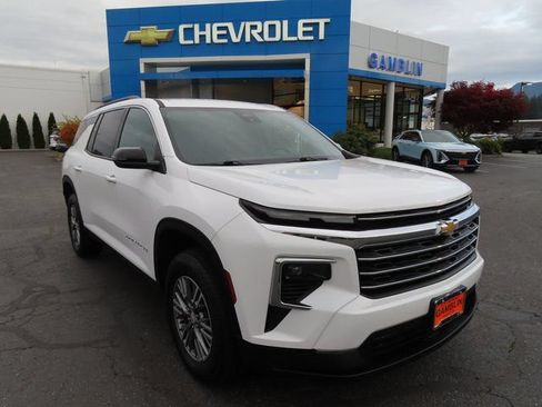 Used 2025 Chevrolet Traverse LT AWD/4WD image 1