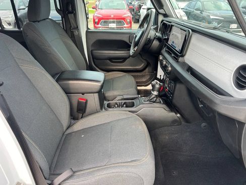 Used 2024 Jeep Wrangler Unlimited AWD/4WD image 39