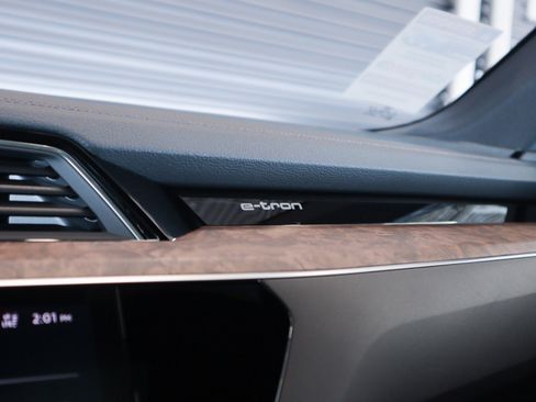 Used 2022 Audi e-tron Premium image 19