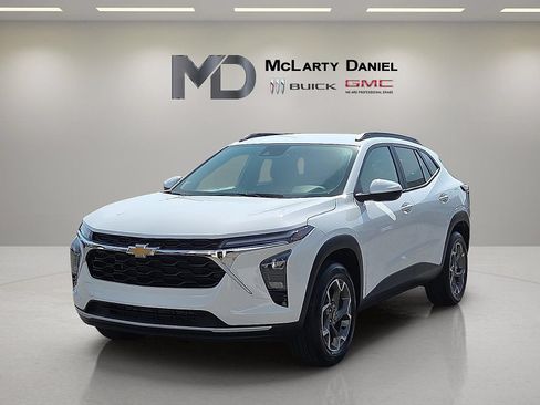 Used 2026 Chevrolet Trax LT w/ LT Convenience Package FWD image 3