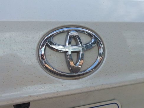 Used 2021 Toyota Highlander XLE FWD image 6