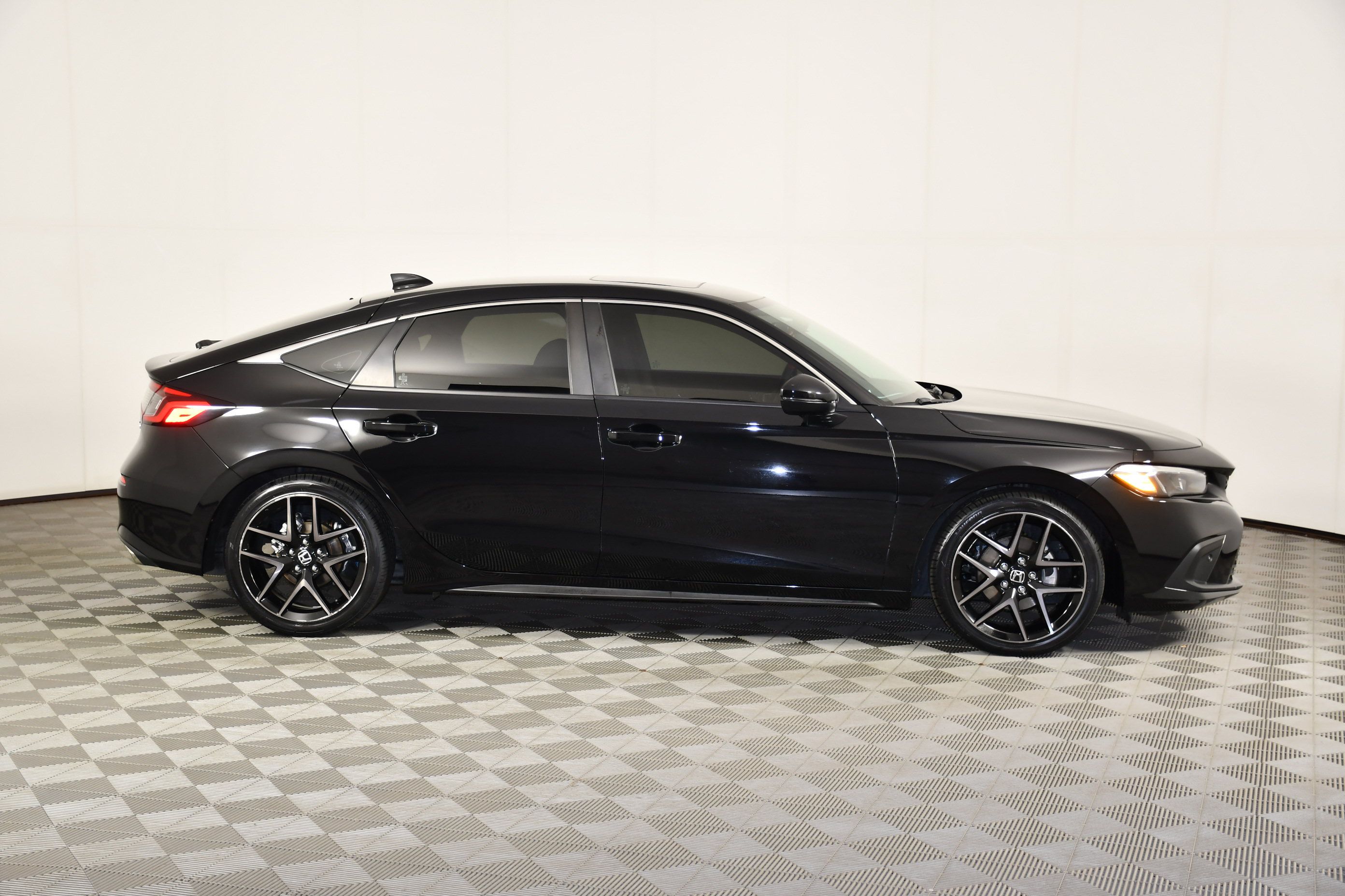 Certified 2024 Honda Civic Sport Touring image 4