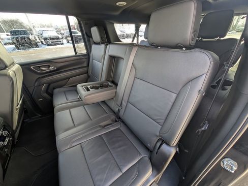 Used 2024 Chevrolet Suburban LT image 17