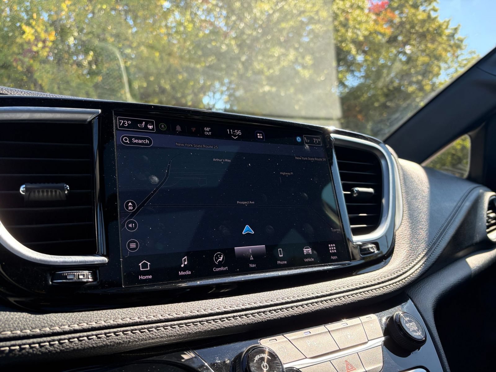 Used 2025 Chrysler Pacifica Limited FWD image 19