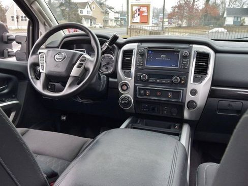 Used 2017 Nissan Titan SV image 19