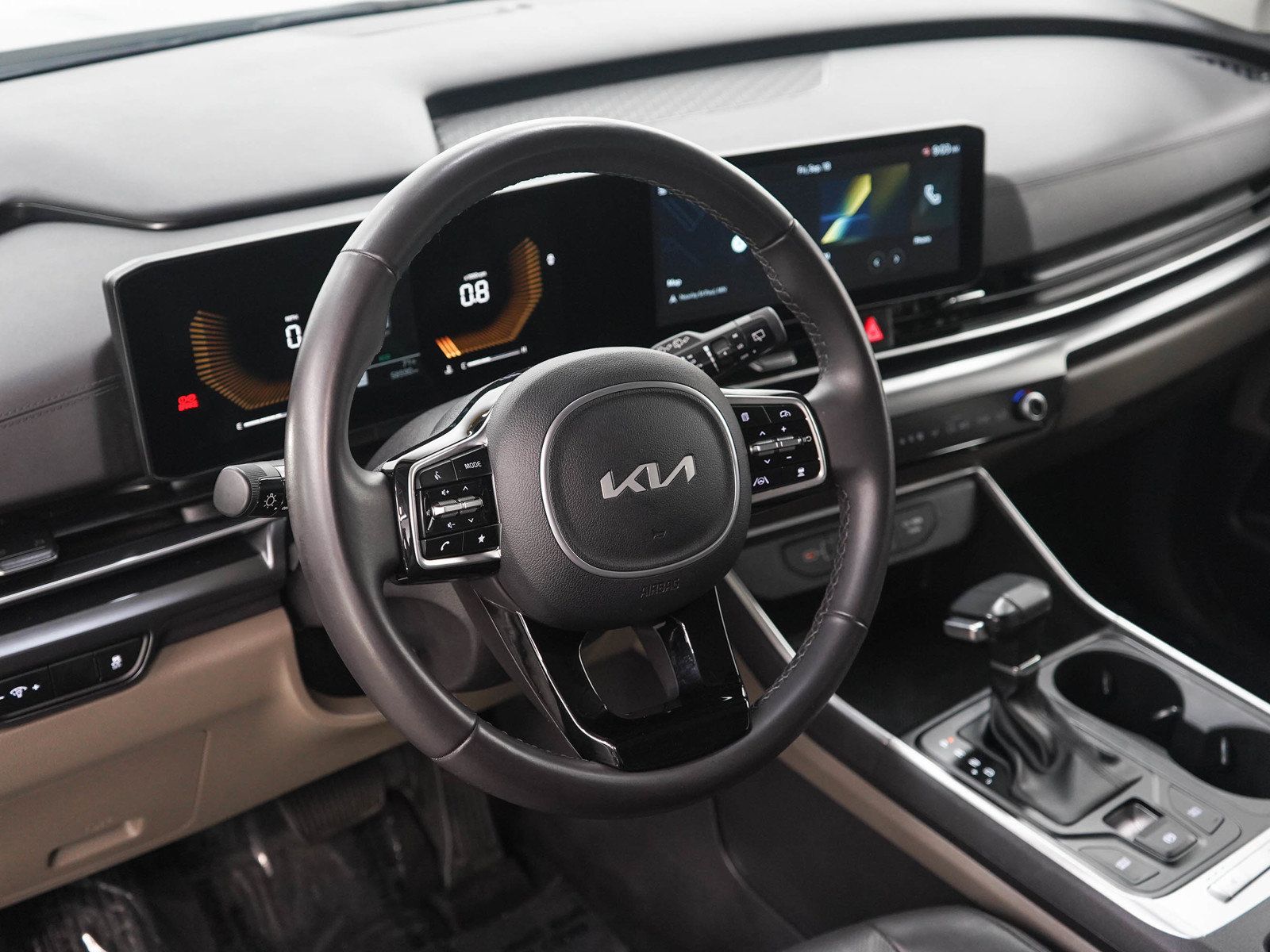 Used 2025 Kia Carnival FWD image 22