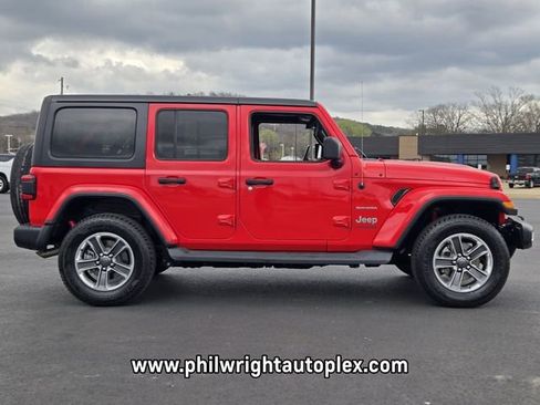 Used 2018 Jeep Wrangler Unlimited Sahara image 2