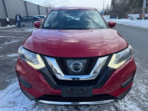 Used 2017 Nissan Rogue S image 2