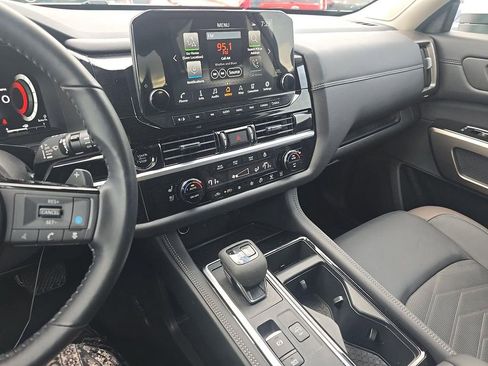 Certified 2025 Nissan Pathfinder Platinum AWD/4WD image 15