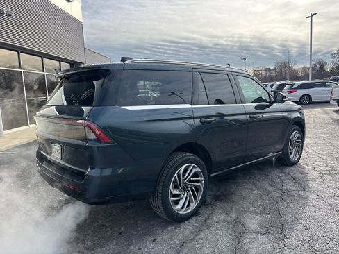 New 2026 Lincoln Navigator Reserve AWD/4WD image 7