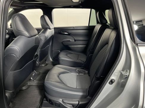 Used 2023 Toyota Highlander XSE FWD image 27