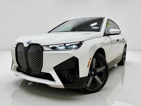 Used 2022 BMW iX xDrive50 w/ Premium Package image 2