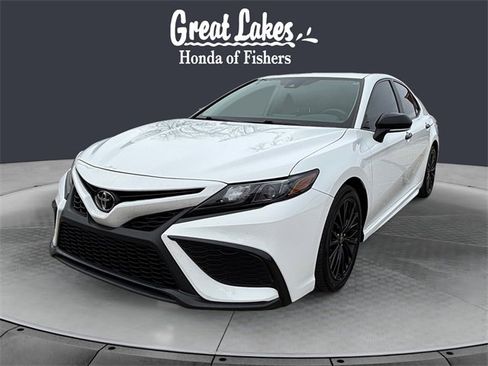 Used 2022 Toyota Camry SE image 1