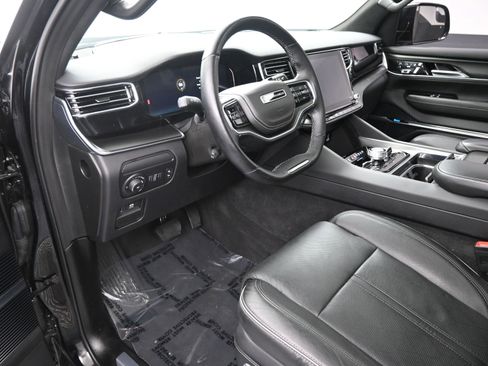 Used 2023 Jeep Grand Wagoneer Series II w/ Quick Order Packagew 28T image 12