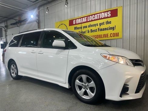 Used 2019 Toyota Sienna LE FWD image 33