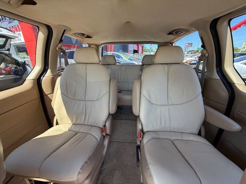 Used 1997 Chrysler Town & Country LXi image 16