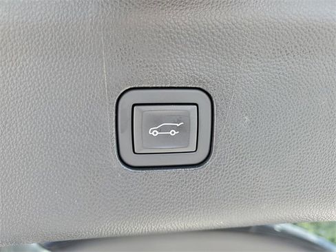 Used 2024 Buick Enclave Premium image 32