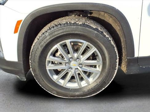Used 2023 Chevrolet Traverse LT image 10