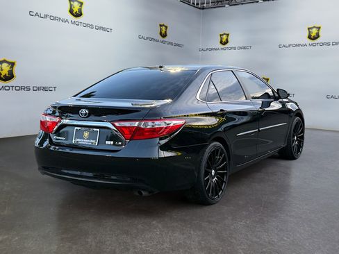 Used 2017 Toyota Camry LE image 5