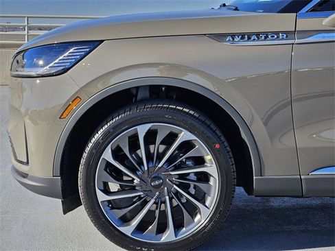 New 2026 Lincoln Aviator Reserve image 9