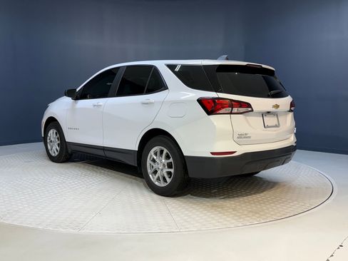 Used 2023 Chevrolet Equinox LS image 3