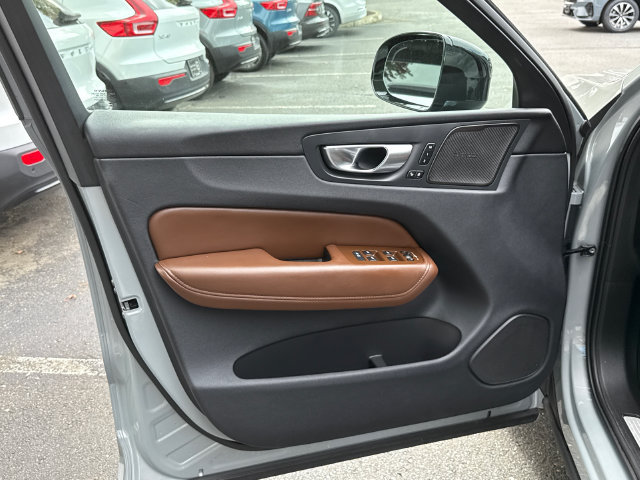 Certified 2024 Volvo XC60 B5 Plus w/ Climate Package AWD/4WD image 9